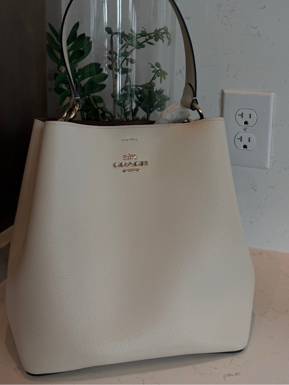 Coach Cream Pebbled Leather Shoulder Tote with Gold Hardware - Picture 3 of 6
